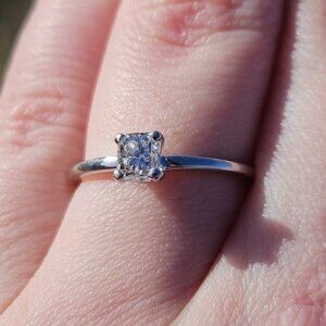 14K White Gold Radiant Cut Diamond Solitaire Engagement Wedding Ring Size 7.25
